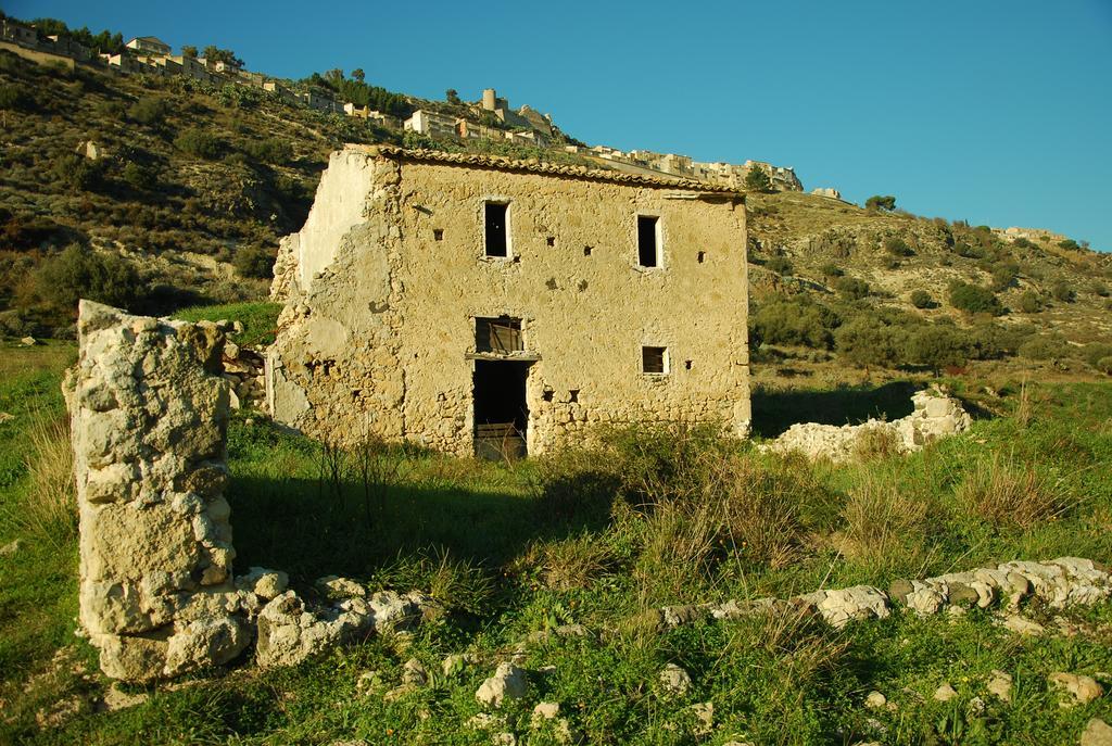 Hotel Experience Il Paesino Licodia Eubea Exterior foto